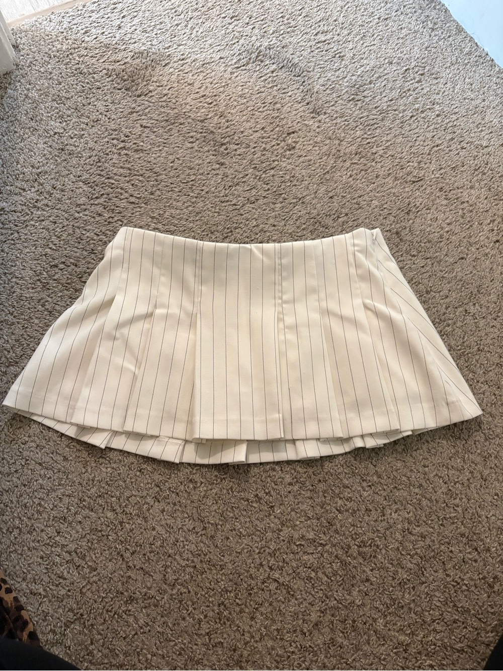 Abercrombie & Fitch Cream Pinstripe Pleated Mini Skirt
